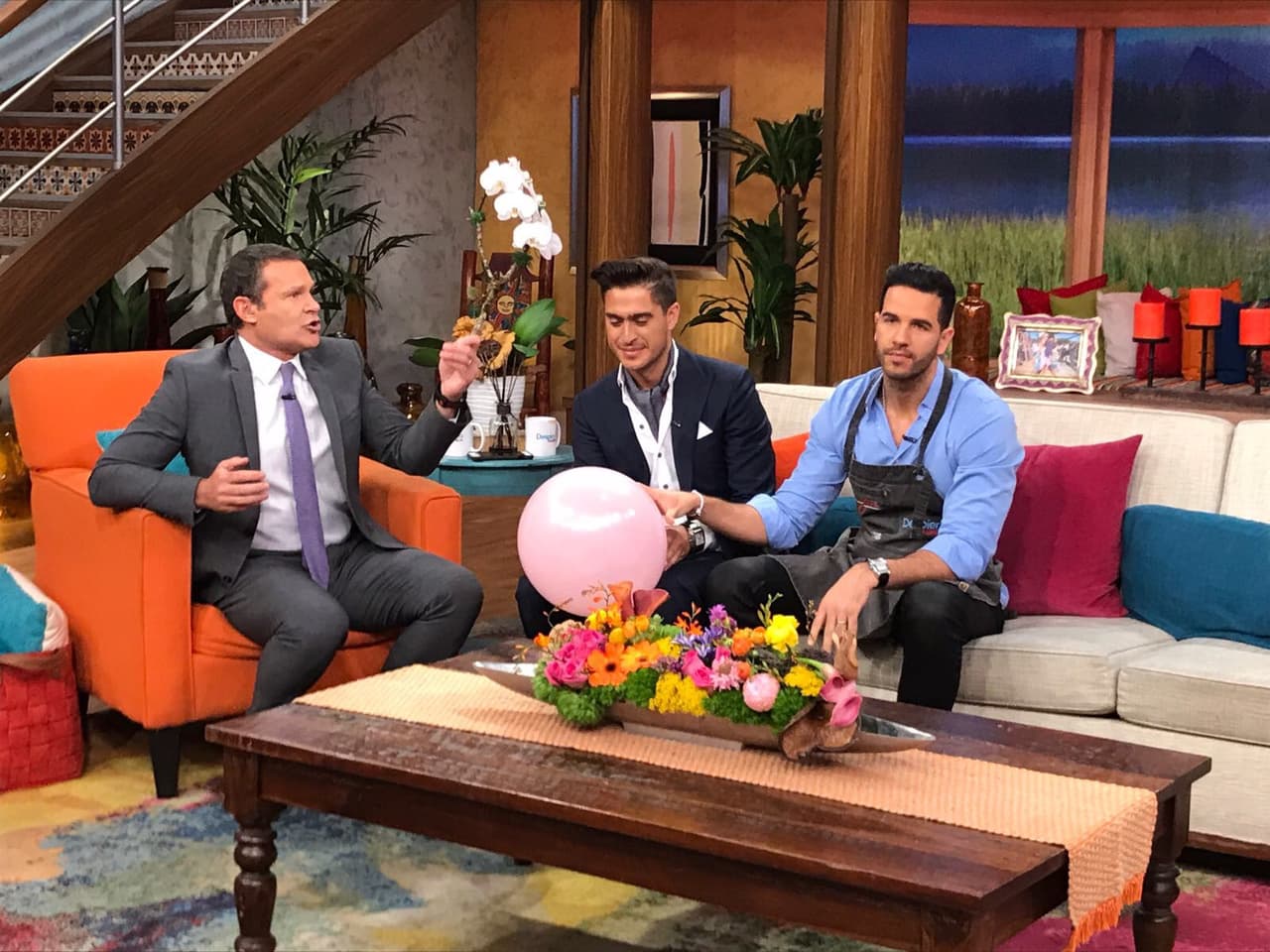 Los chicos querían demostrar que ellos también saben de chismes.