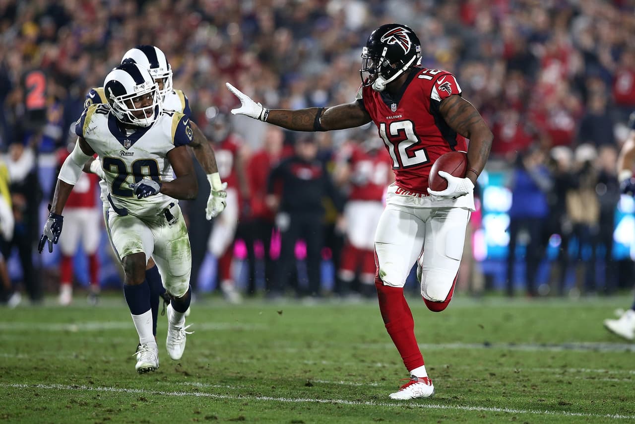 Mohamed Sanu sumó 75 yardas en 4 recepciones incluyendo una jugada de 52 yardas que fue la más larga del encuentro.