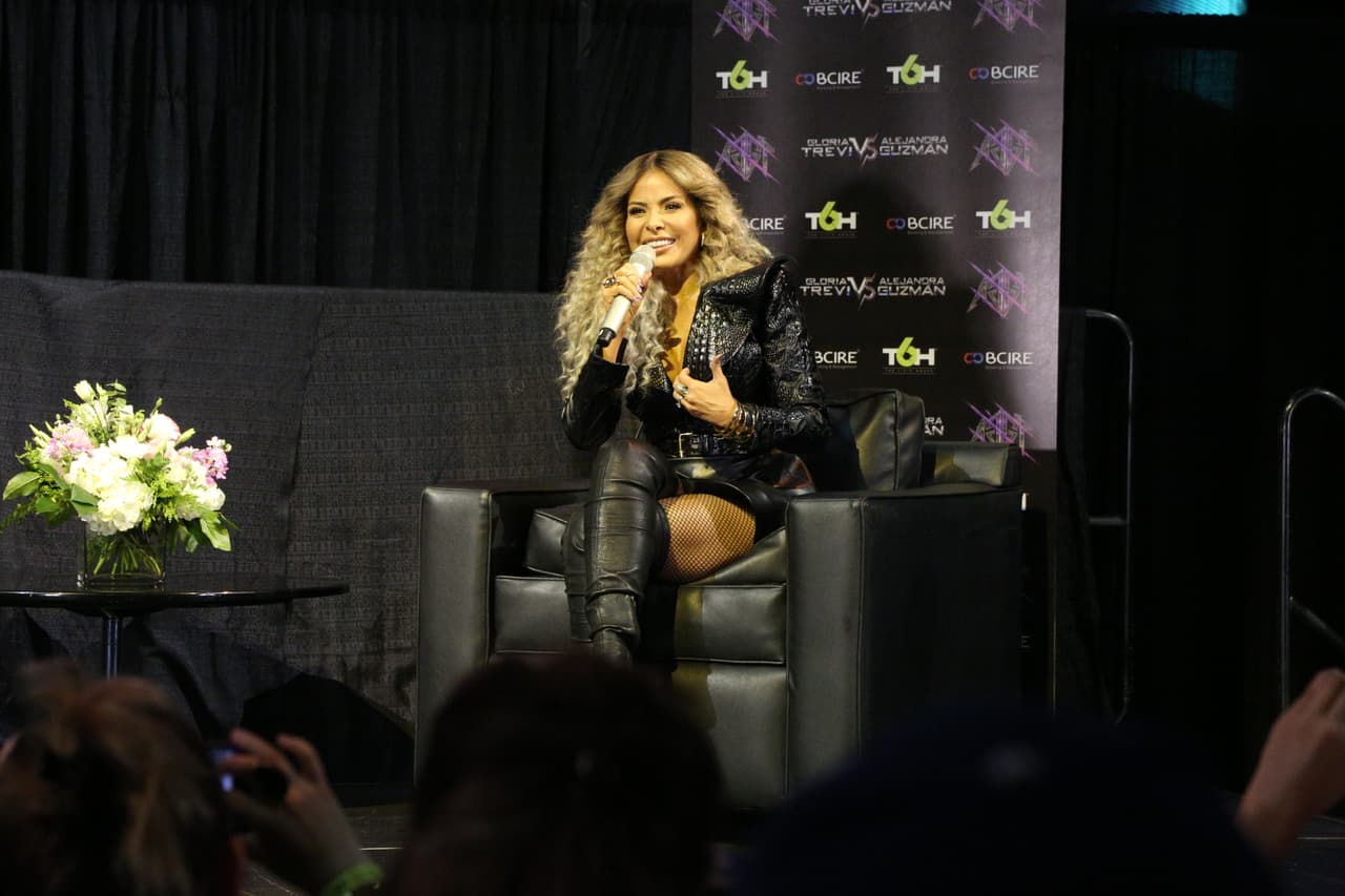 Alejandra Guzmán y Gloria Trevi respondieron a las preguntas de los medios que se dieron cita en la ciudad angelina para platicar acerca de su gira 'Versus'.
