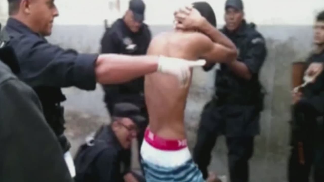 <b>Mira también:</b> En las imágenes se ve cómo los guardias les disparaban descargas eléctricas y los golpeaban sin motivo aparente. Las autoridades brasileñas iniciaron una investigación.