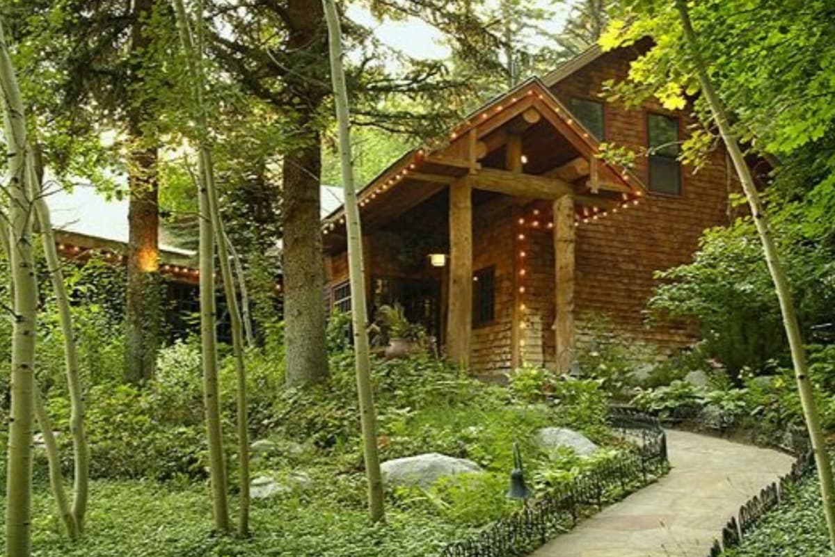 Sólo para parejas amorosas en el lugar más romántico de Salt Lake City; el restaurante Log Haven, haz tu reservación.