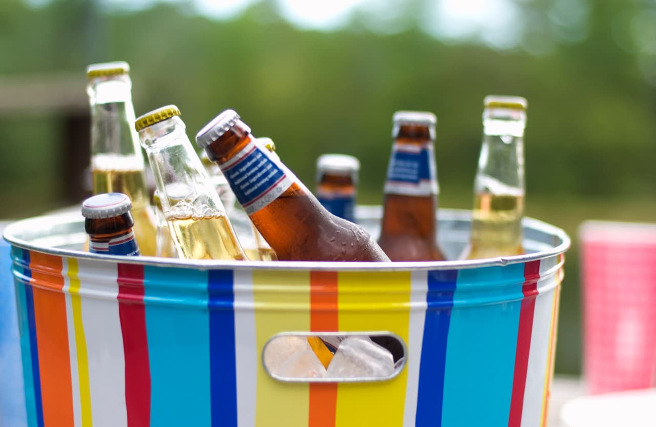 Y como es tarde de parrillada te sugerimos que acompañes con bebidas refrescantes o la cerveza es una buena opción también.