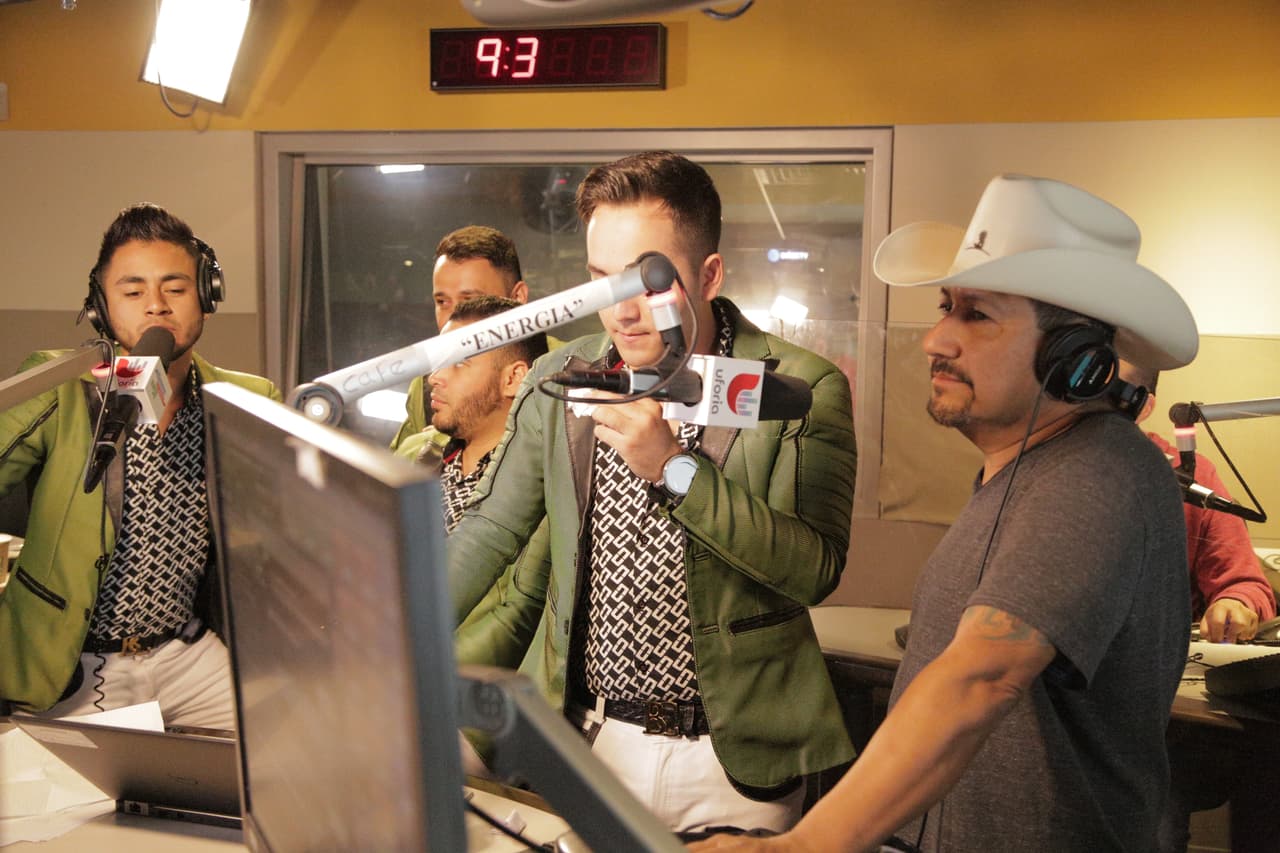 <a href="https://www.facebook.com/andresmaldonadoelfeo/">El Feo</a> como siempre los hizo poner muy nerviosos por el coqueteo con Carla.