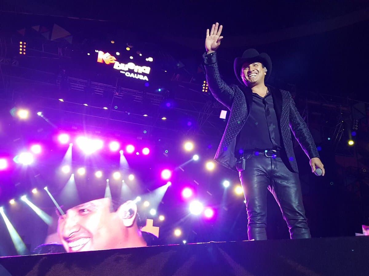 El 'Rey de la taquilla' fue el invitado principal del evento que año con año organiza la Ke Buena en el Estadio Azteca en la Ciudad de México.