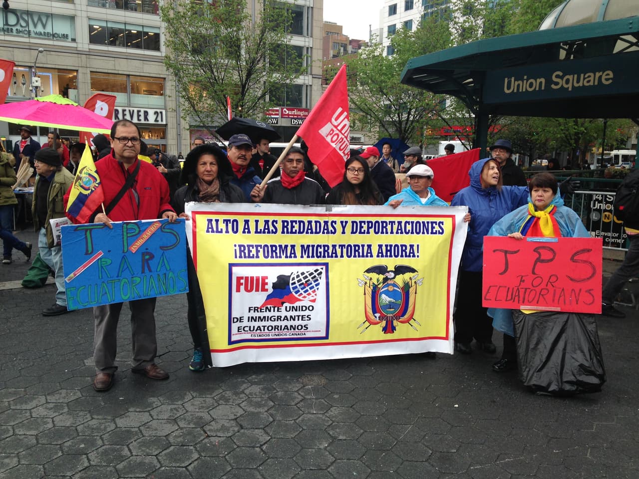 Los ecuatorianos clamaron la acción rápida de los presidentes Correa y Obama.