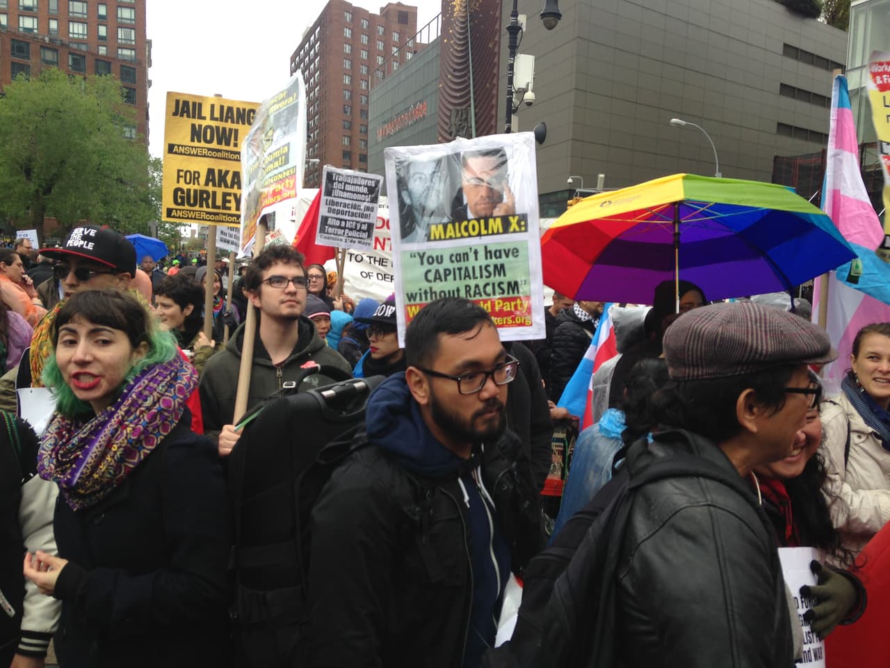 La lluvia no detuvo a los manifestantes en el Día del Trabajo en NYC.