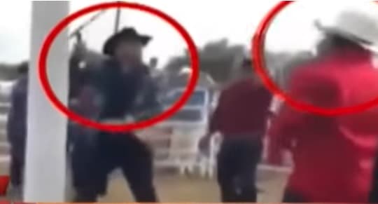 En una de las presentaciones de Marco Antonio Flores y su banda en Estados Unidos, en septiembre de 2015, el cantante vio que entre el público se encontraba uno de sus secuestradores y se bajó del escenario para golpearlo. Más tarde declararía que esa persona fue su amigo de la adolescencia, fue por eso que lo reconoció.