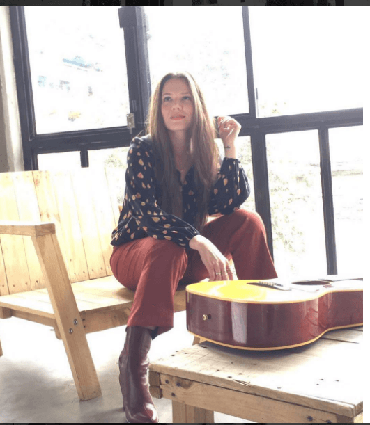 Joy y su hermano Jesse son unos muchachos muy trabajadores, y siempre están concentrados en hacer nueva música.