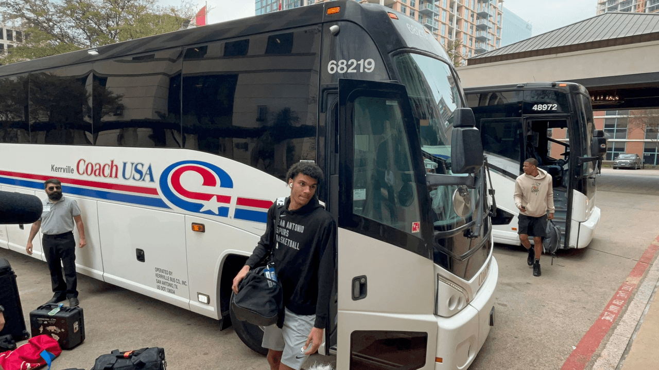 Los jugadores llegan durante la Spurs Week, que tiene varias actividades con sus fans y eventos previo a los encuentros con otros equipos.