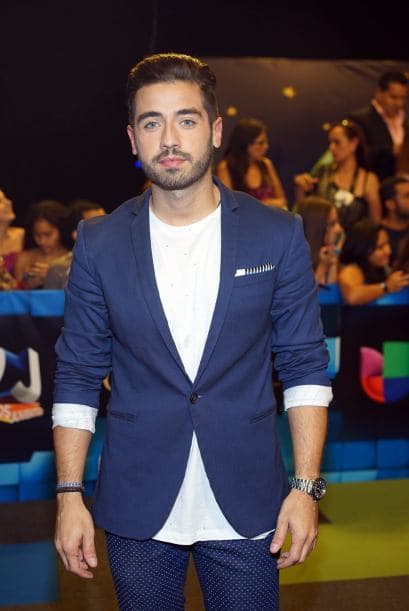 Como siempre, el talento de Univision llegó en grande a la alfombra de Premios Juventud. El azul, los colores vivos y la moda veraniega predominó.