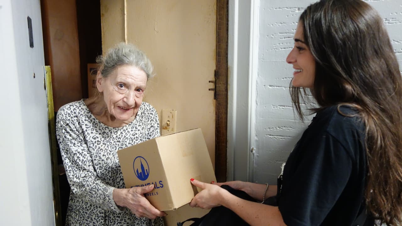 Organización Citymeals on Wheels ofrece comida gratuita a adultos mayores en NYC