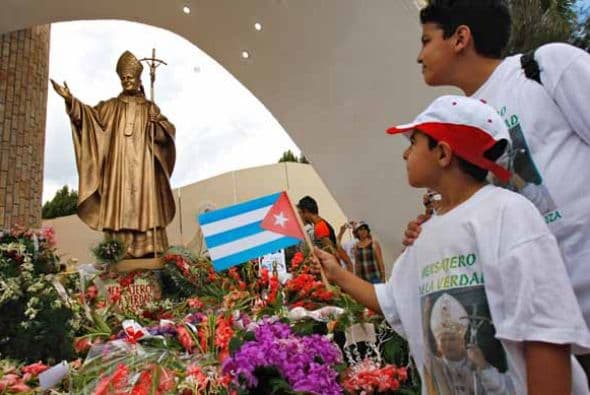 Países latinoamericános visitados por el Papa:Nicaragua (marzo 1983, febrero 1996),Panamá (marzo 1983) ,Paraguay (mayo 1988),Perú (enero 1985, mayo 1988) ,Puerto Rico (octubre 1984),Uruguay (marzo 1987, mayo 1988),Venezuela (Enero 1985, Febrero 1996)