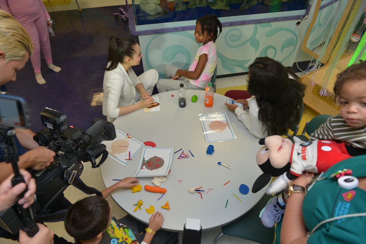 Sofia estuvo haciendo varias actividades con sus pequeños fans.