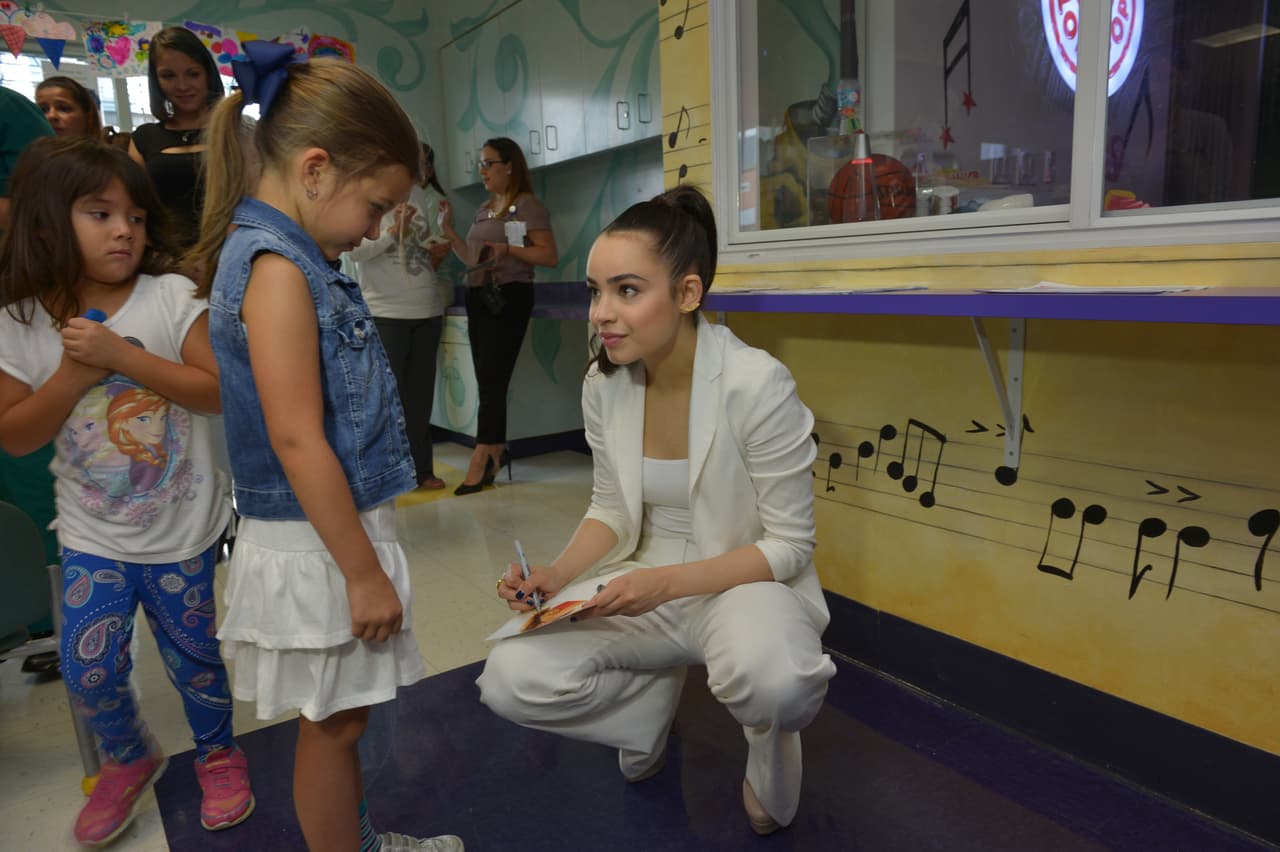 Y le dio un autógrafo.