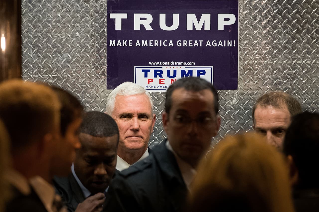 El vicepresidente electo, Mike Pence, ha visitado varias veces la residencia del magnate. Esta fotografía de Pence dentro del ascensor de la Torre Trump fue tomada el 11 de noviembre.