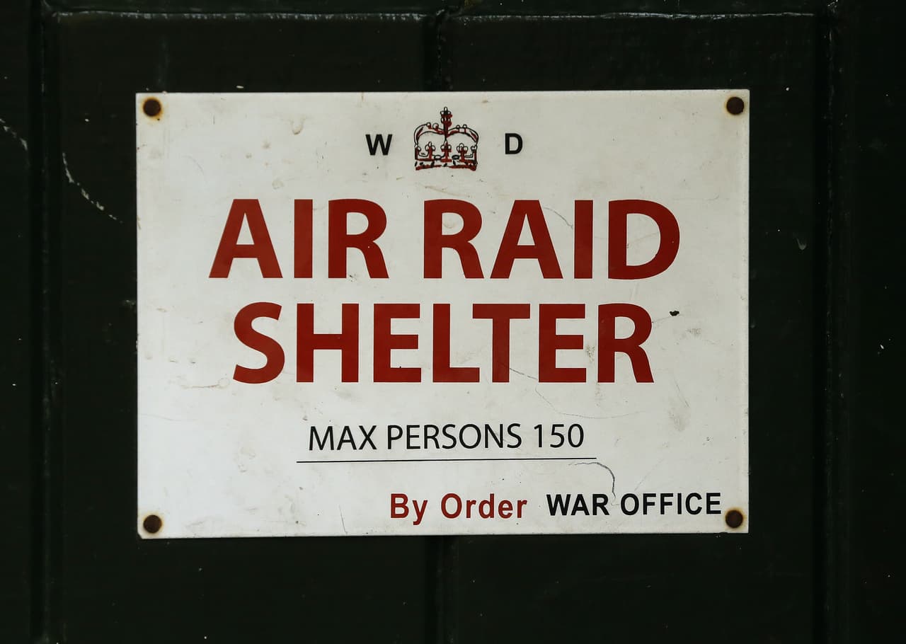 El letrero que seguramente estaba en la entrada de un búnker ahora decora esta casa.