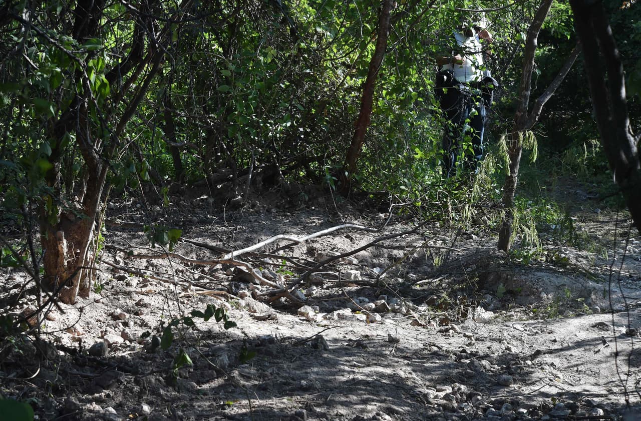 Medio centenar de perros son hallados en una fosa clandestina en Puebla, México
