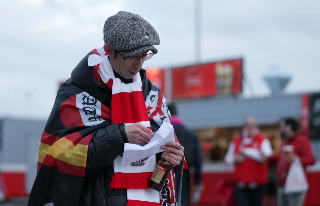 Bengalas, camisetas, bufandas y mucha alegría para la ida de los 8vos de final entre el Atleti y el Liverpool.