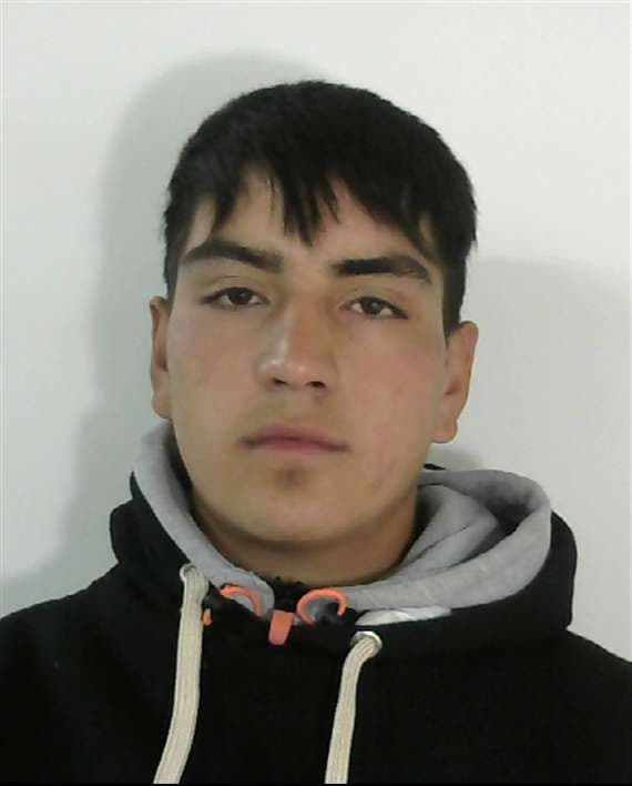<h3 class="cms-H3-H3">Lucas Exequiel Muñoz</h3>
<br>
<br>Este joven de 20 años, nacido en Argentina, es acusado por
<a href="https://www.interpol.int/es/Como-trabajamos/Notificaciones/Ver-las-notificaciones-rojas#2019-82567" target="_blank">robo calificado con uso de arma de fuego. </a>
<br>
<br>Muñoz nació el 25 de julio de 2000 y es buscado por la oficina de la Interpol en su país.
<br>