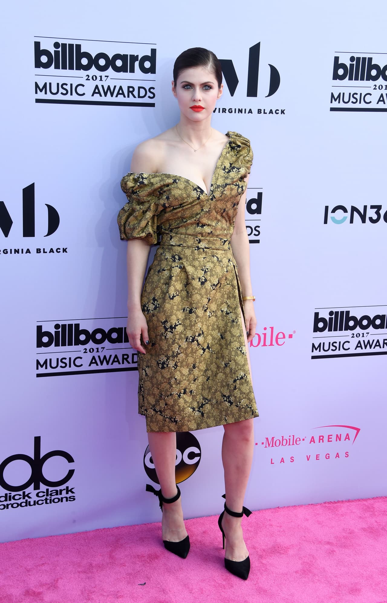 Halsey, con un maquillaje dramático atrajo todas las miradas.