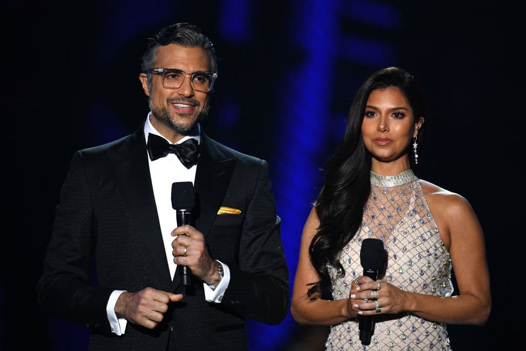 Jaime Camil sirvió de acompañante de Roselyn Sánchez en la presentación de los Latin GRAMMY en 2017.