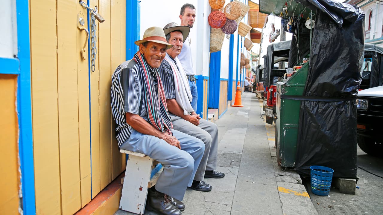 Los tradicionales "carritos de dulces' no pasan de moda. En estas estructuras metálicas con rodachines, pequeños comerciantes siguen vendiendo golosinas.
<br>