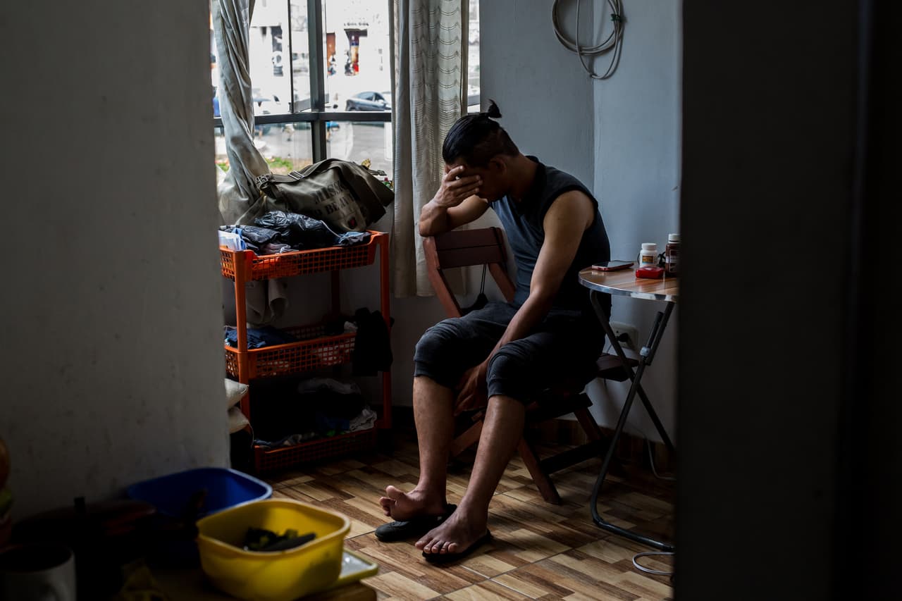 Alfonzo vendió nevera, casa y cuanto pudo en Venezuela para poder migrar. Hoy vive en un cuarto alquilado en una zona popular de Lima.