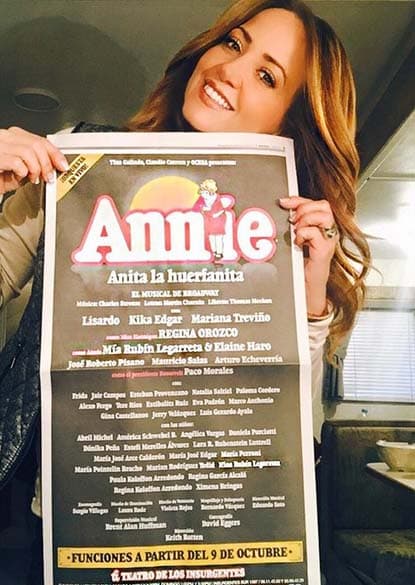 En aquel momento, Andrea también compartió orgullosa el cartel donde participaron sus dos hijas.