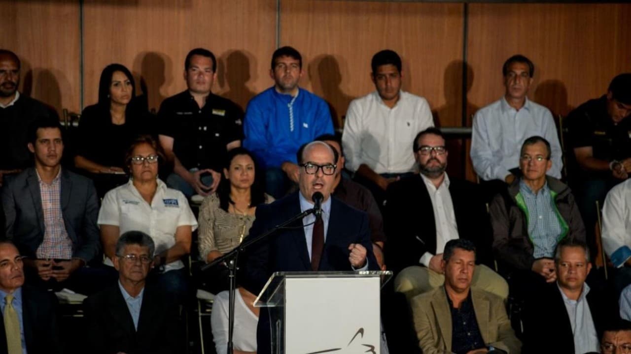 Oposición venezolana llama a desobedecer al gobierno de Maduro 