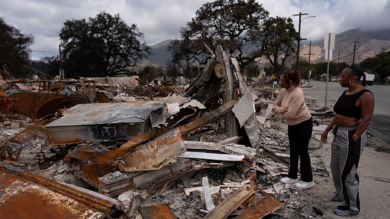 Descubren cuerpo en Altadena y aumenta a 30 la cifra de muertos por los incendios en Los Ángeles