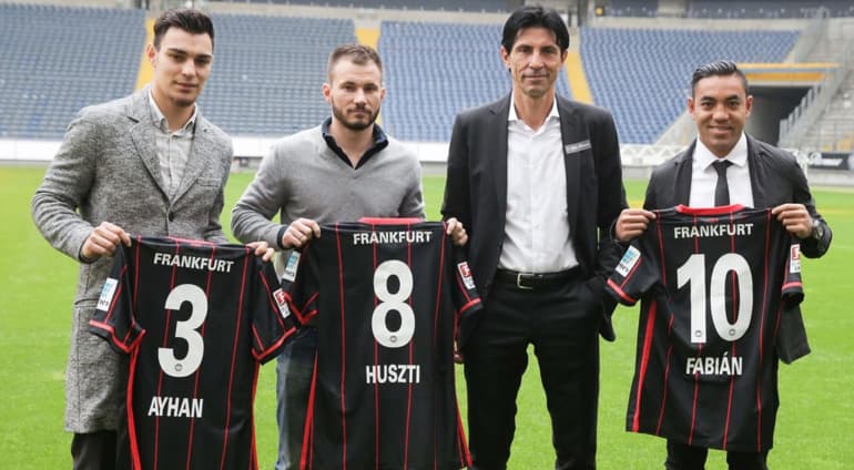 Marco Fabián fue presentado con el Eintracht Frankfurt