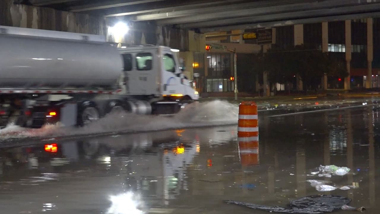 Los encharcamientos han obligado el cierre de algunas vías como en la 183 y la zona de Mockingbird.
