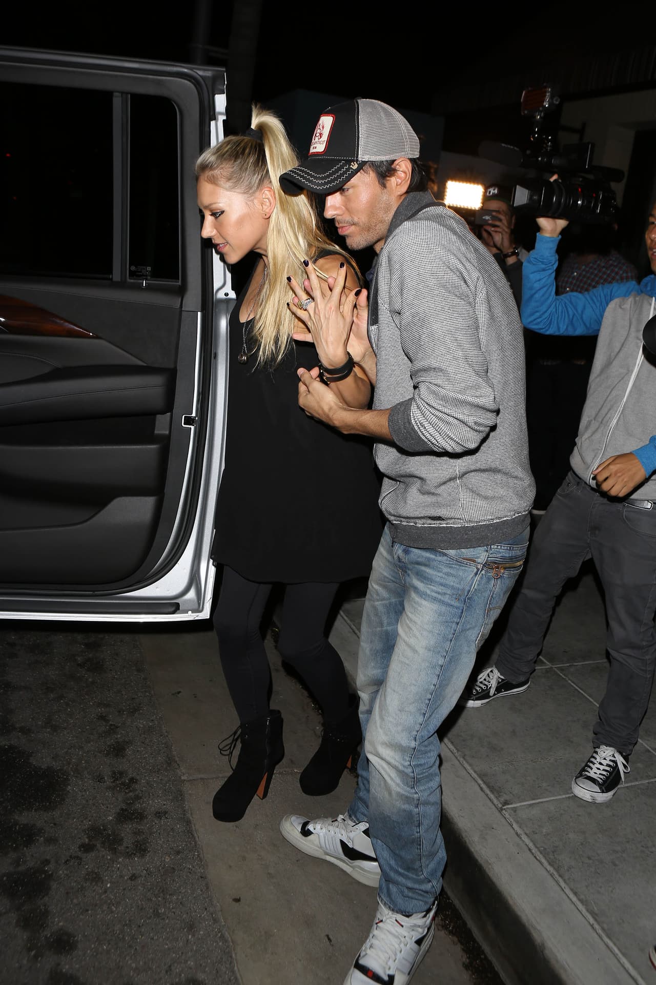 La rubia estaba un poco desesperada.