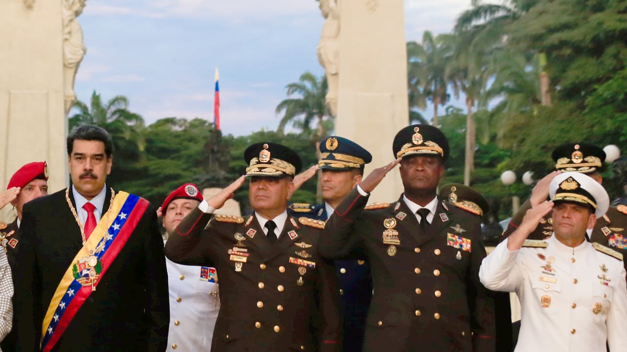 Esta es la estrategia de Maduro para que los militares lo sostengan en el poder... y estos son quienes la ejecutan