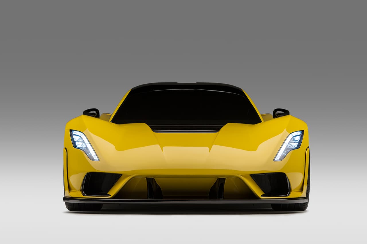<b>Hennessey Venom F5</b>
<br>Su nomenclatura F5 se debe a la Fuerza 5, la mayor escala de vientos que se aplica para clasificar a los tornados.