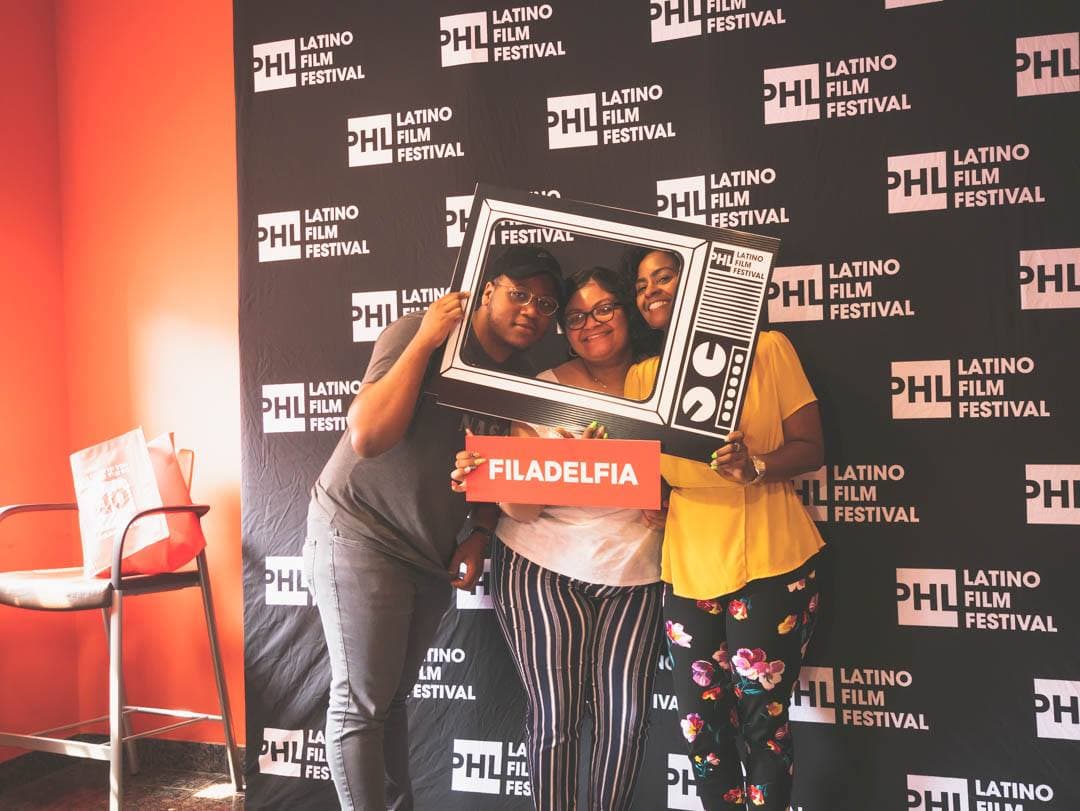 <b><a href="https://www.phlaff.org/">Philadelphia Latino Film Festival (28 de mayo al 4 de junio)</a></b>. Los fanáticos del cine pueden encontrar obras de cineastas latinos y latinos establecidos y emergentes en el Festival anual de cine latino de Filadelfia. La programación incluye largometrajes, cortos, animaciones, series web y documentales, además de talleres y debates.