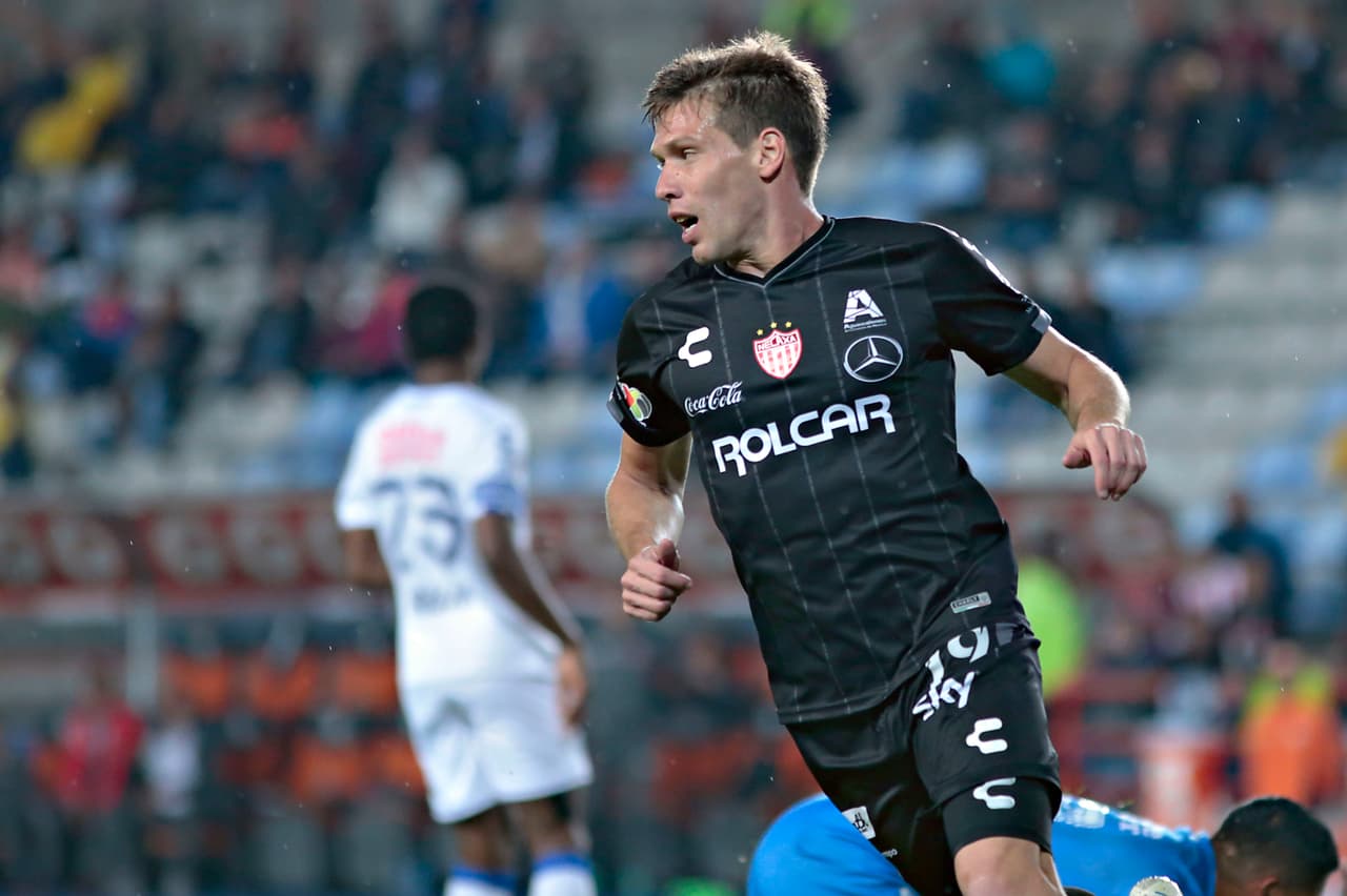 Al comenzar la parte complementaria Claudio Riaño marcó el primer gol para los visitantes y presentó una ligera reacción.