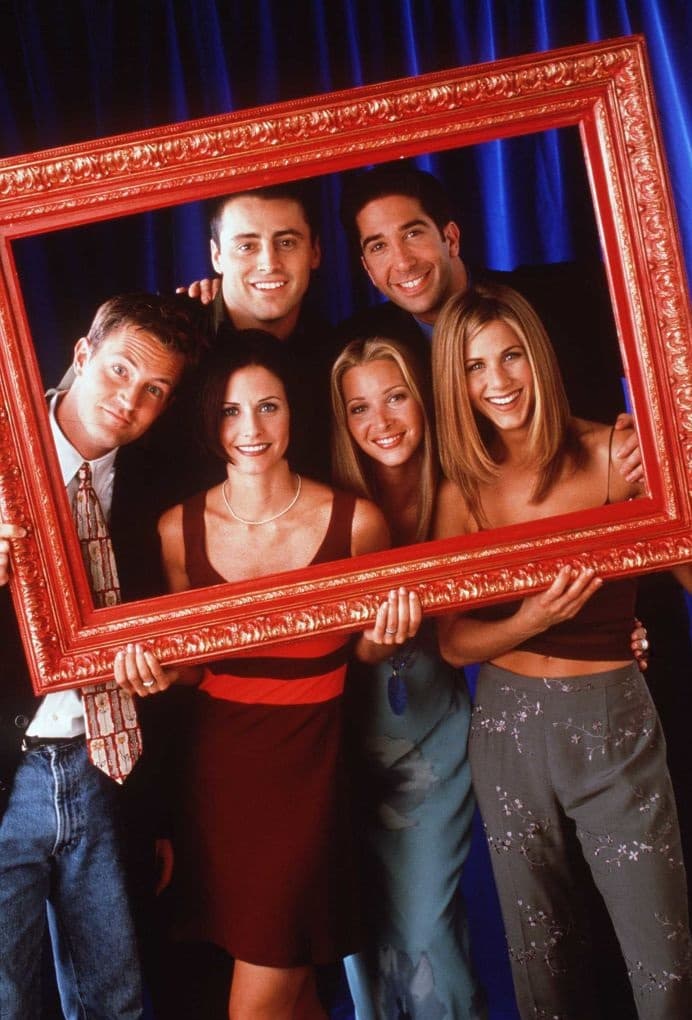 <b>Rachel de ‘Friends’</b>
<br>Si se habla de ‘fashion icons’ de los noventa no puede faltar el personaje de Jennifer Aniston en la serie ‘Friends’.