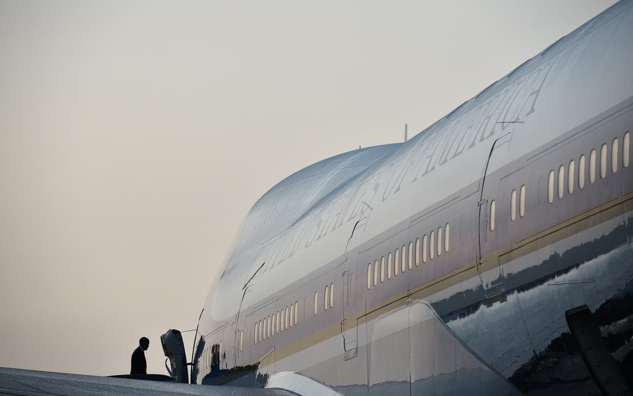 El término “Air Force One” se instauró bajo la presidencia de Dwight Eisenhower, entre 1953 y 1961. Este es el sexto producto de Boeing en servir como avión presidencial en Estados Unidos.