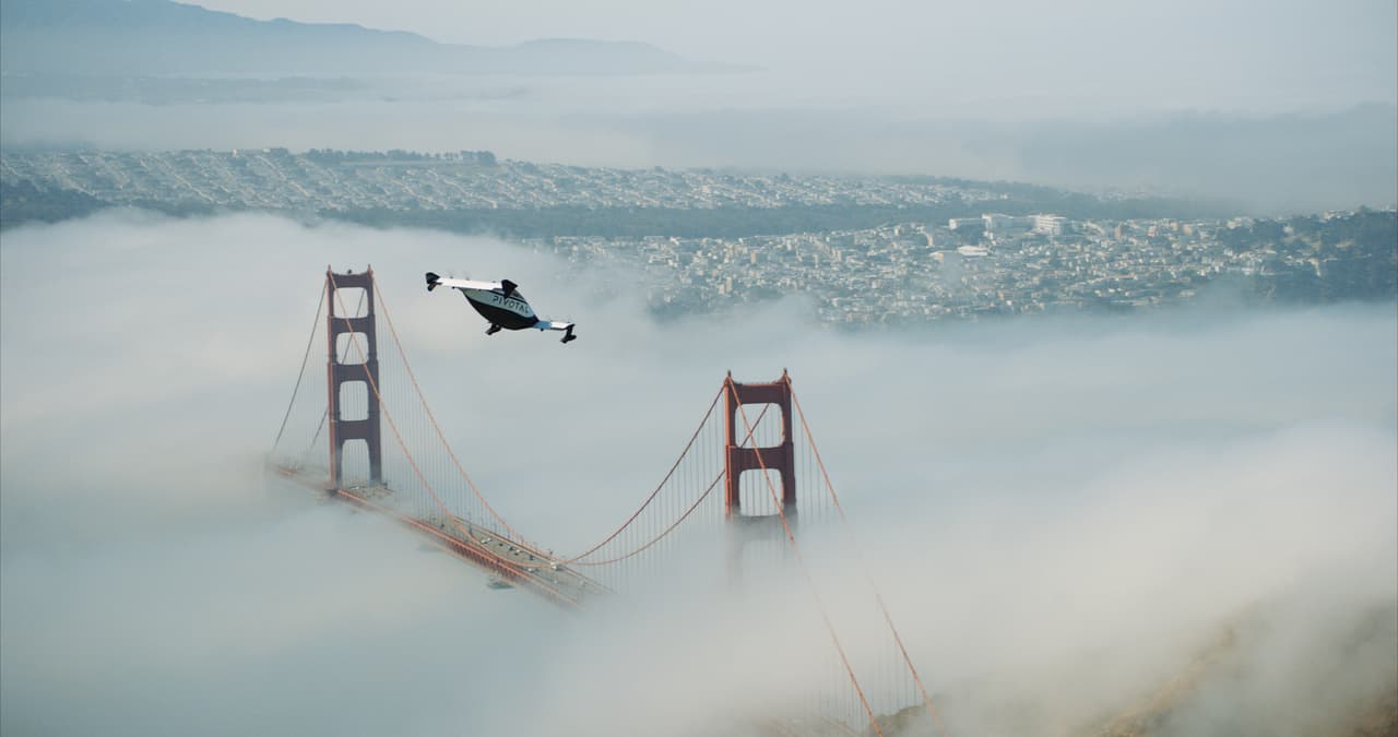 <b>Es compatible con una app móvil</b>, que ofrece herramientas de planificación, análisis de vuelos y soporte al usuario.