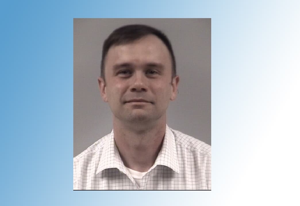 Acusan de extorsión a integrante de la Junta Escolar del Condado de Johnston, le fijan fianza de $50,000