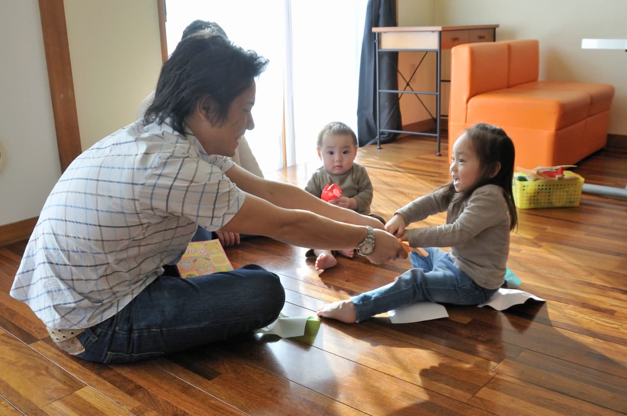 La nueva herramienta, 
<b><a href="https://www.freefilefillableforms.com/#/fd/childtaxcredit" target="_blank">freefilefillableforms.com</a></b> es un portal del IRS en donde 
<a href="https://www.univision.com/local/los-angeles-kmex/credito-tributario-hijos-3-600-california">padres indocumentados</a> o aquellos que no presentan declaración de impuestos pueden registrar la información de sus hijos ciudadanos y así recibir los pagos mensuales a partir de las próximas semanas.