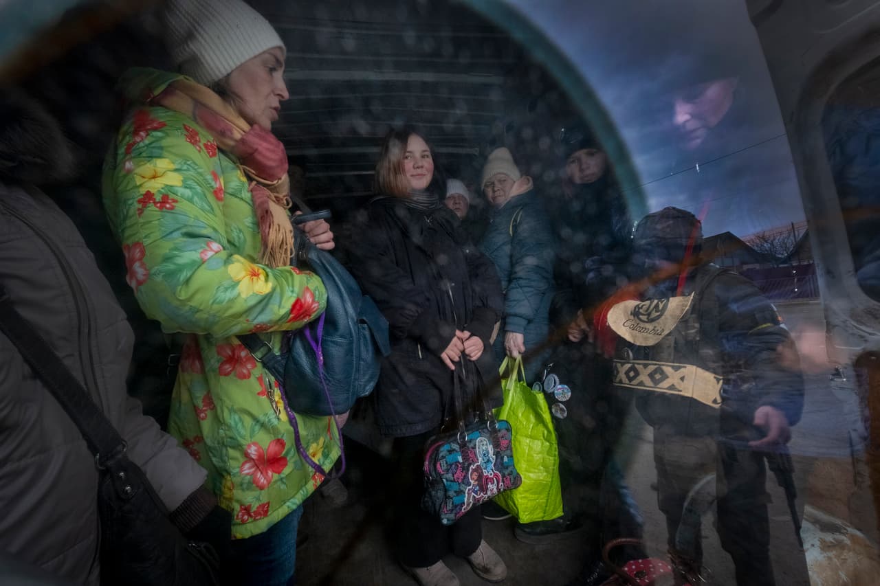 Irpin: Un vehículo de evacuación en la ciudad sitiada.