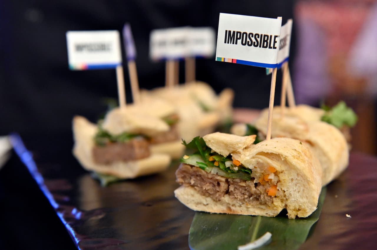 <b>Carne de cerdo a base de plantas. </b>La compañía tecnológica de alimentos Impossible Foods presentó su nueva 'carne de cerdo' vegetariana. Según Pat Brown, CEO de la empresa, el uso de animales para producir alimentos "va a pasar a ser historia, porque es una tecnología ridícula".