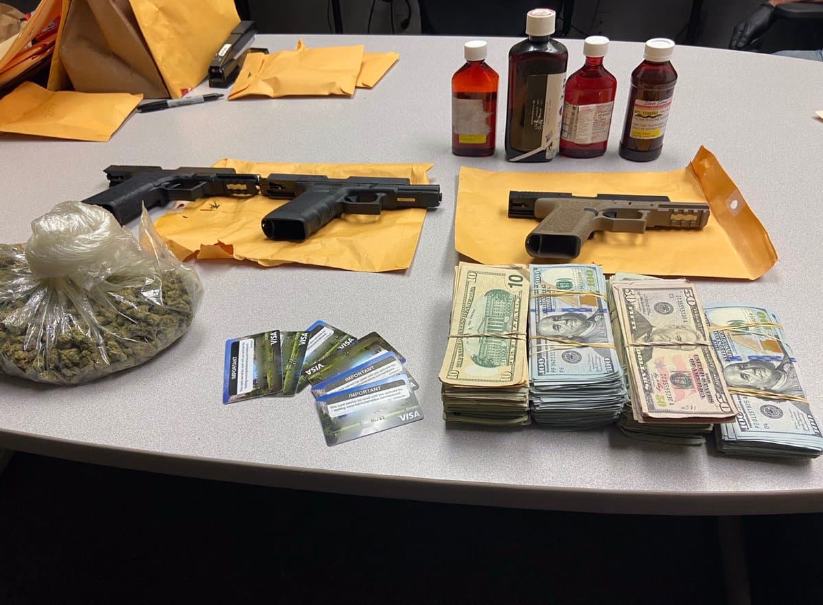 Arrestan a 27 personas por robo de cientos de tarjetas de débito y más $150,000 en beneficios de desempleo