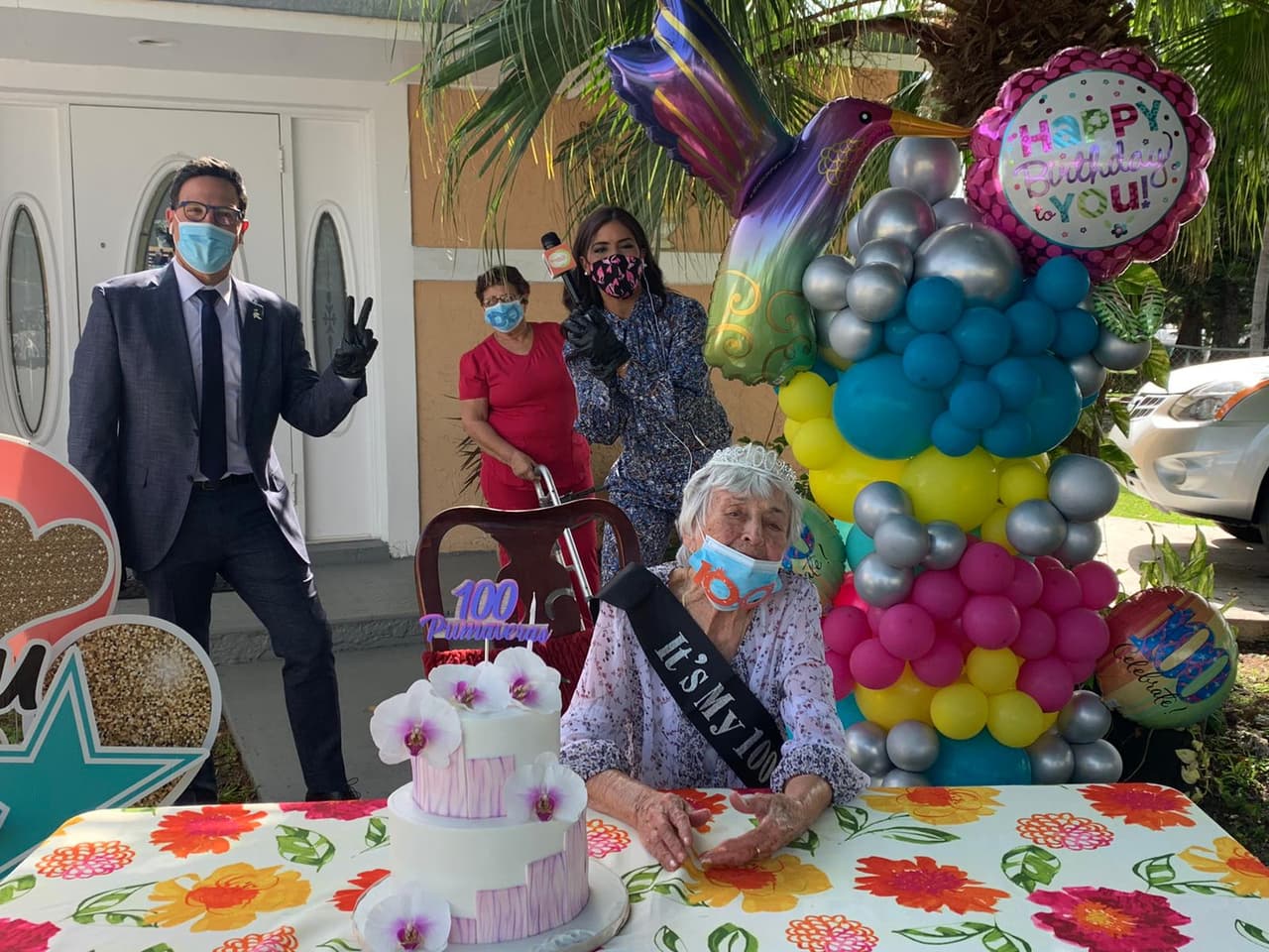 Francisca y Raúl estaban felices de ver gozar a la cumpleañera con su familia.