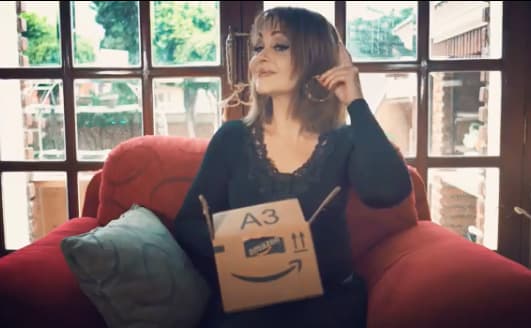 Gaby Spanic solamente necesitó de una pequeña caja para conseguir resucitar a la villana de 'La usurpadora'.