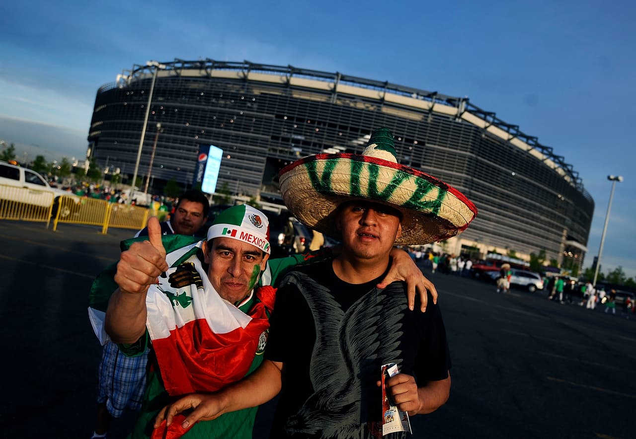 El 7 de mayo de 2010 se celebró el primer partido de fútbol soccer en el estadio, evento protagonizado por las selecciones nacionales de México y Ecuador con el estadio casi lleno.