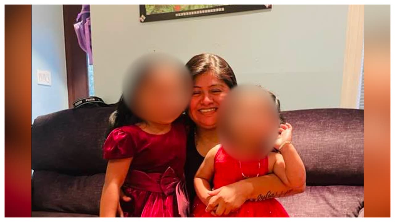 "Eran toda su vida", dice su ahora viudo, Emanuel Ramón. "Le encantaba vestirlas bonito y estar con ellas".