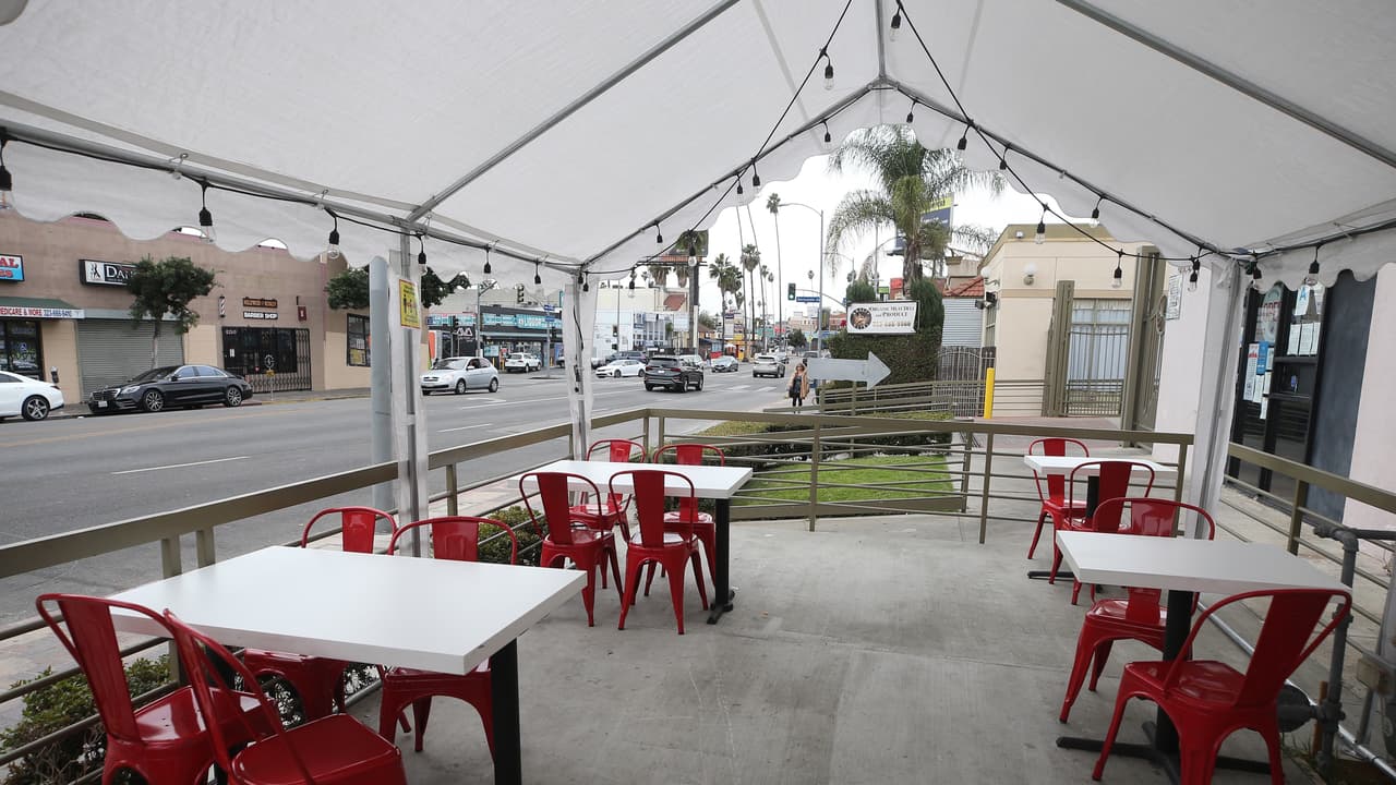 Restaurantes de Bakersfield demandan a California por restricciones de Coronavirus